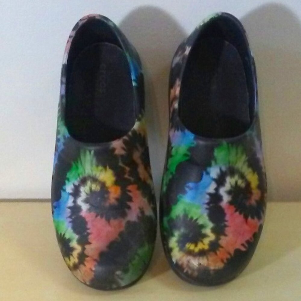 Tie-dyed Crocs clogs - size 6 - Dual Comfort
